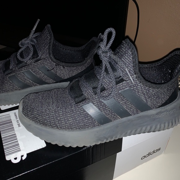 boys adidas running sneakers - Picture 3 of 4